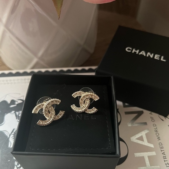 CHANEL Classic Gold CC Crystals Stud Earrings - AUTH - Picture 7 of 7